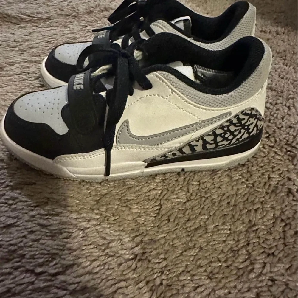 Jordan Kids Black and White Nike Strap Sneakers